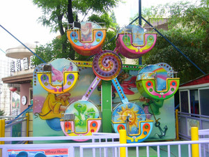 Precio de fábrica, Mini noria de <span class=keywords><strong>2</strong></span> caras, paseos en Parque de Atracciones interior para jardín, centro comercial, hecho de acero de fibra de vidrio duradero - Product Image 4