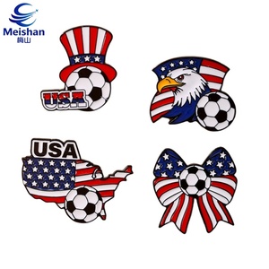 Emblema Iconico dell'Equipe Meishan con <span class=keywords><strong>Aquila</strong></span>, Stemma con Colori Rosso Bianco Blu, Design Dinamico, Distintivo da Collezione, Regalo per Tifosi Sportivi - Product Image 1