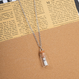 2025 Nouvelle Arrivée Halloween Bijoux Lumineux (Bleu) le Adopter un Fantôme dans une Bouteille Pendentif Collier pour Hommes et Femmes - Product Image 4