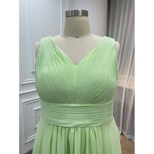 Vente en gros Robes <span class=keywords><strong>vert</strong></span> <span class=keywords><strong>clair</strong></span> de <span class=keywords><strong>demoiselle</strong></span> <span class=keywords><strong>d</strong></span>'<span class=keywords><strong>honneur</strong></span> en mousseline de soie simples plissées grande taille pour femmes - Product Image 4