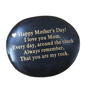 Souvenir en pierre gravée sur mesure, galet noir pour la fête des pères avec message personnalisé, artisanat en pierre 2-9cm - Product Image 2