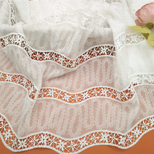 Dentelle florale brodée en mousseline de soie de style fantaisie, dentelle soluble à l'eau pour accessoires vestimentaires, textiles de maison, largeur 120 cm - Product Image 2