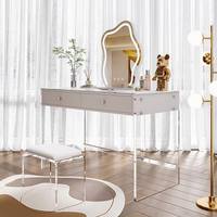 Table de maquillage moderne en acrylique blanc avec miroir sur pied transparent et tiroirs, idéale pour chambre à coucher et mobilier d'hôtel
