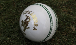 Balles de cricket Kookaburra en cuir, 4 pièces, 156 g, balles de cricket dures pour matchs de test (6 balles) - Product Image 3