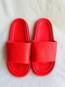 Ciabatte Rosse da Donna con Tomaia in PU e Suola in EVA Antiscivolo per Interni Tutte le Stagioni Taglie 36-41 - Product Image 1