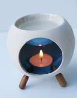 Brûleur à huile aromatique en céramique de conception moderne populaire Offre Spéciale avec pieds en bois, brûleur à huile en céramique fait à la main, décoration de la maison en céramique