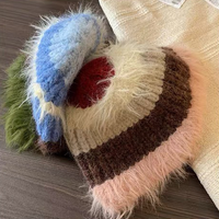 Chapeau d'hiver tricoté en molleton moelleux pour femmes, accessoire de mode doux et chaud pour les voyages.