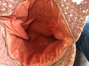 Bolso de mano de algodón tejido a mano para mujer, bandolera con asa trenzada, parte superior abierta, informal, para playa o viaje, con solapa de rombos. - Product Image 4