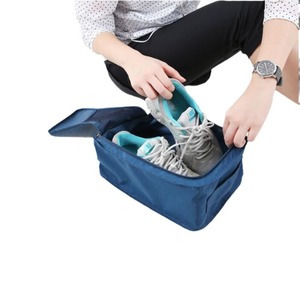 Bolsa para zapatos de nailon impermeable para viaje con compartimento interior unisex roja - Product Image 5