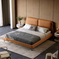 Cadre de lit en cuir de luxe moderne, lit capitonné minimaliste italien taille King pour projets hôteliers et mobilier de chambre haut de gamme
