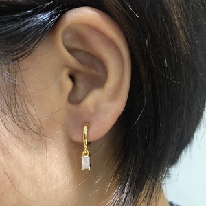 Conjunto <span class=keywords><strong>de</strong></span> joyería <span class=keywords><strong>de</strong></span> mujer <span class=keywords><strong>de</strong></span> Plata <span class=keywords><strong>de</strong></span> Ley 925 <span class=keywords><strong>de</strong></span> Zirconia cúbica chapada en oro <span class=keywords><strong>de</strong></span> <span class=keywords><strong>marcas</strong></span> <span class=keywords><strong>famosas</strong></span> <span class=keywords><strong>de</strong></span> diseñador <span class=keywords><strong>de</strong></span> fábrica OEM personalizado - Product Image 4