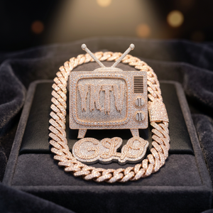Luxira Jewels - Colgante de Plata de Ley 925 con Moissanita de Corte Brillante, Estilo Hiphop, Unisex, Diseño Personalizado con Letra - Product Image 2