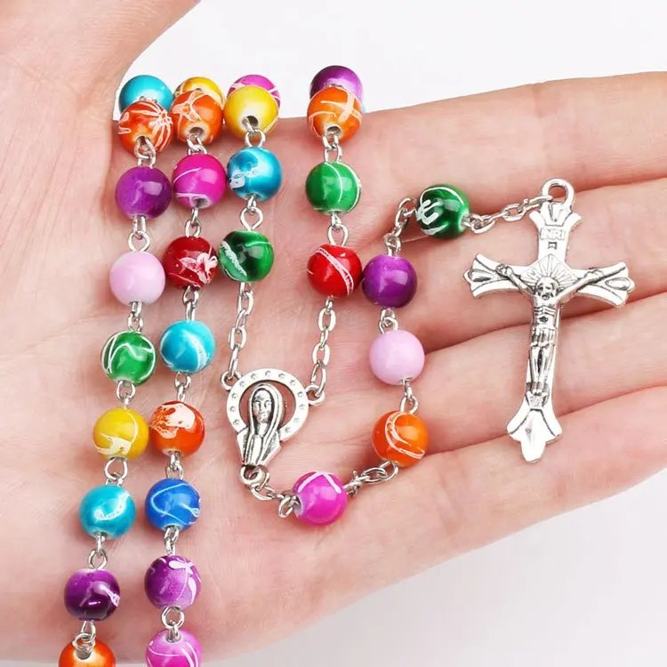 Collana con ciondolo rosario con perline colorate croce in lega vergine maria: centrotavola gioielli religiosi cattolici cristiani