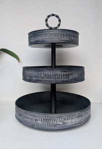 Venta al por mayor de 3 capas de metal galvanizado soporte de la torta de nueva tradicional de primera calidad multifuncional herramientas decorativas para pasteles - Product Image 4