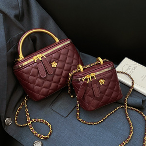 Sac bandoulière PLAYMAX tendance en PU matelassé avec chaîne, imperméable, de luxe, vintage, à bandoulière unique, sac seau à main pour femme – Vente chaude usine - Product Image 1