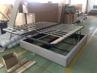Lit rembourré en tissu avec rangement à vérin à gaz, taille King Size, de Foshan Home Furniture
