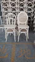 Chaise Monet en bois empilable pour banquet de mariage
