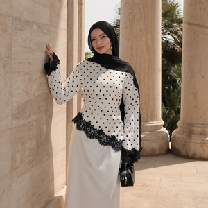 Nouvelle arrivée, <span class=keywords><strong>chemisier</strong></span> pour femmes à col rond, à pois, avec dentelle, vêtements islamiques pour femmes, haut en satin avec dentelle, <span class=keywords><strong>chemisier</strong></span> asymétrique élégant pour femmes - Product Image 1
