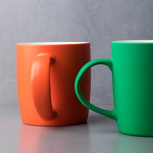 Taza de Cerámica Personalizada Naranja Verde Diseño Minimalista Impresión en Serigrafía Regalo para Promoción Empresarial - Product Image 1