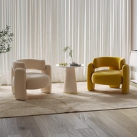 Canapé simple moderne en velours crème et table basse assortie pour hôtels et salons de beauté, idéal pour les espaces d'attente commerciaux