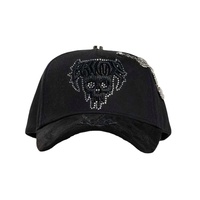 Casquette de baseball élégante de style urbain et sportif, type 5 panneaux, avec visière en daim, doublure en satin, motif léopard brodé et strass