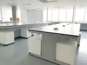 طاولة عمل قياسية لمختبرات متنقلة مع محطة عمل معملية مع شمع - Product Image 2