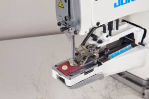 Machine à coudre industrielle JUKKY 373 de très haute qualité, à plat, pour <span class=keywords><strong>la</strong></span> pose de boutons, avec coupe-fil automatique, pour les ventes à chaud - Product Image 3