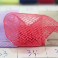 Großhandel gewebte plain stil 100% polyester 42A Hexagonal mesh tuch hohe qualität stoff für casual wear, bühne anzüge, zelte