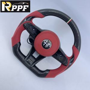 Volant en fibre de carbone Rppf à succès pour <span class=keywords><strong>Alfa</strong></span> <span class=keywords><strong>Romeo</strong></span> <span class=keywords><strong>Giulia</strong></span> <span class=keywords><strong>2017</strong></span>, cuir perforé rouge, personnalisation - Product Image 2