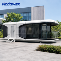 Maison-capsule spatiale de luxe, cabane préfabriquée, villa extérieure, hébergement dans une zone panoramique, chambre à ciel étoilé