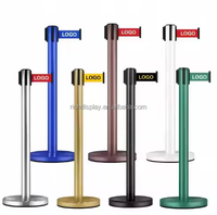 Barrière télescopique rétractable en acier inoxydable avec anneau d'avertissement rouge pour la sécurité et l'isolation des files d'attente