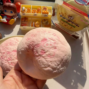 ของเล่นบีบคลายเครียด มูซี่ ขนมปังนมจำลอง TPR ของเล่นบีบสควิชชี่ สำหรับสะสมและเป็นของขวัญ เหมาะสำหรับทุกเพศทุกวัย อายุ 14 ปีขึ้นไป - Product Image 5
