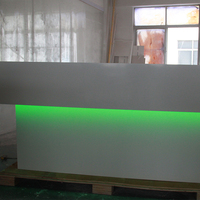 Bureau d'accueil simple en Corian blanc de 2 m, durable, avec éclairage LED RGB pour petits bureaux, hôtels et hôpitaux