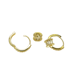 Pendientes Huggie Chapados en Oro con Cristales y Engaste de Bisel de Diamantes de Imitación para Mujer, Estilo Clásico para Uso Diario - Product Image 1