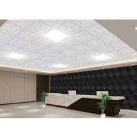 Panneau de plafond en PVC facile à installer, panneau décoratif en PVC de luxe, panneaux de plafond 3D, mur de fond avec détails dorés pour la maison