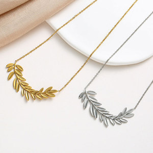 Collana di foglie di moda per i regali di compleanno della <span class=keywords><strong>figlia</strong></span> delinate impermeabili in acciaio inossidabile placcato oro foglie collane di fascino per le donne - Product Image 1