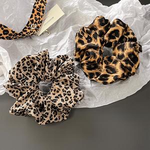 Coleteros con Estampado de Leopardo Estilo Euroamericano, Lindos Coleteros de Satén Doble con Puntos, Coleteros Femeninos, Accesorios para el Cabello al por Mayor de Fábrica - Product Image 1