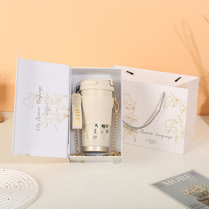 Mug à café isotherme Flowers Bloom avec sangle en chaîne pour les voyages et les activités sportives - Product Image 4