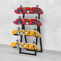 Support d'affichage portable moderne pour articles de sport Support en métal écologique pour scooter planche à roulettes Surf Ski Snowboard