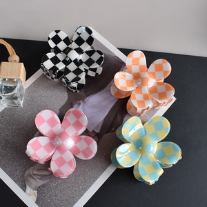Pinza de Pelo Cuadrada de PVC con Diseño de Tablero de Ajedrez Blanco y Negro, Accesorio de Primavera, Éxito de Ventas Transfronterizo - Product Image 3