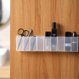 Organizador de maquillaje de plástico transparente con 3 compartimentos, caja de almacenamiento de cosméticos con ventosa para uso en el tocador del baño - Product Image 3