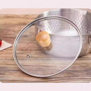 Olla Yukihira de Acero Inoxidable con Asa de Madera, Textura Martillada, Compatible con Inducción, Olla para Sopa y Leche con Tapa - Product Image 1