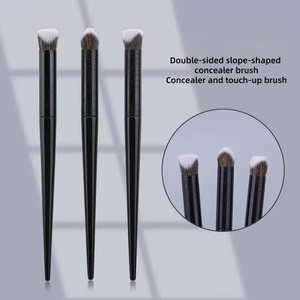 Nouveau Pinceau de Maquillage à Double Embout en Forme de Patte pour Correcteur et Fond de Teint Liquide/Crème - Product Image 1