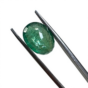 Vente en gros de pierres précieuses vertes certifiées, émeraude naturelle de Zambie de 4,39 carats, taille ovale, pour la fabrication de bagues, pendentifs et bijoux - Product Image 1