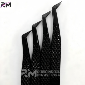Pince à cils en acier inoxydable de haute qualité, personnalisée, noire, à pointe plasma régulière de 45 degrés, avec poignée diamantée pour volume et courbure - Product Image 4
