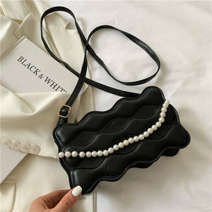 Femme bandoulière carré sac perle chaîne sac à main mode vague <span class=keywords><strong>en</strong></span> cuir Pu décontracté solide Portable Messenger sacs femmes - Product Image 4