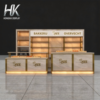 Ensemble de vitrines de présentation pour boulangerie, écologiques, durables, avec finition marbre, cadre en métal doré et base éclairée par LED, pour les boulangeries et pâtisseries