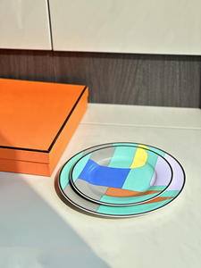 Nouvel ensemble de vaisselle et assiettes en porcelaine de luxe européen à motif équestre - Product Image 5