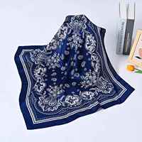 Écharpe imprimée pour femmes Motifs inspirés des œuvres d'art uniques doux au toucher et polyvalent pour toutes les occasions