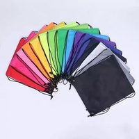 Logo personnalisé 210D Polyester Sac de sport à cordon Sac à dos en nylon sport coloré uni avec cordons de serrage étanches Style tendance